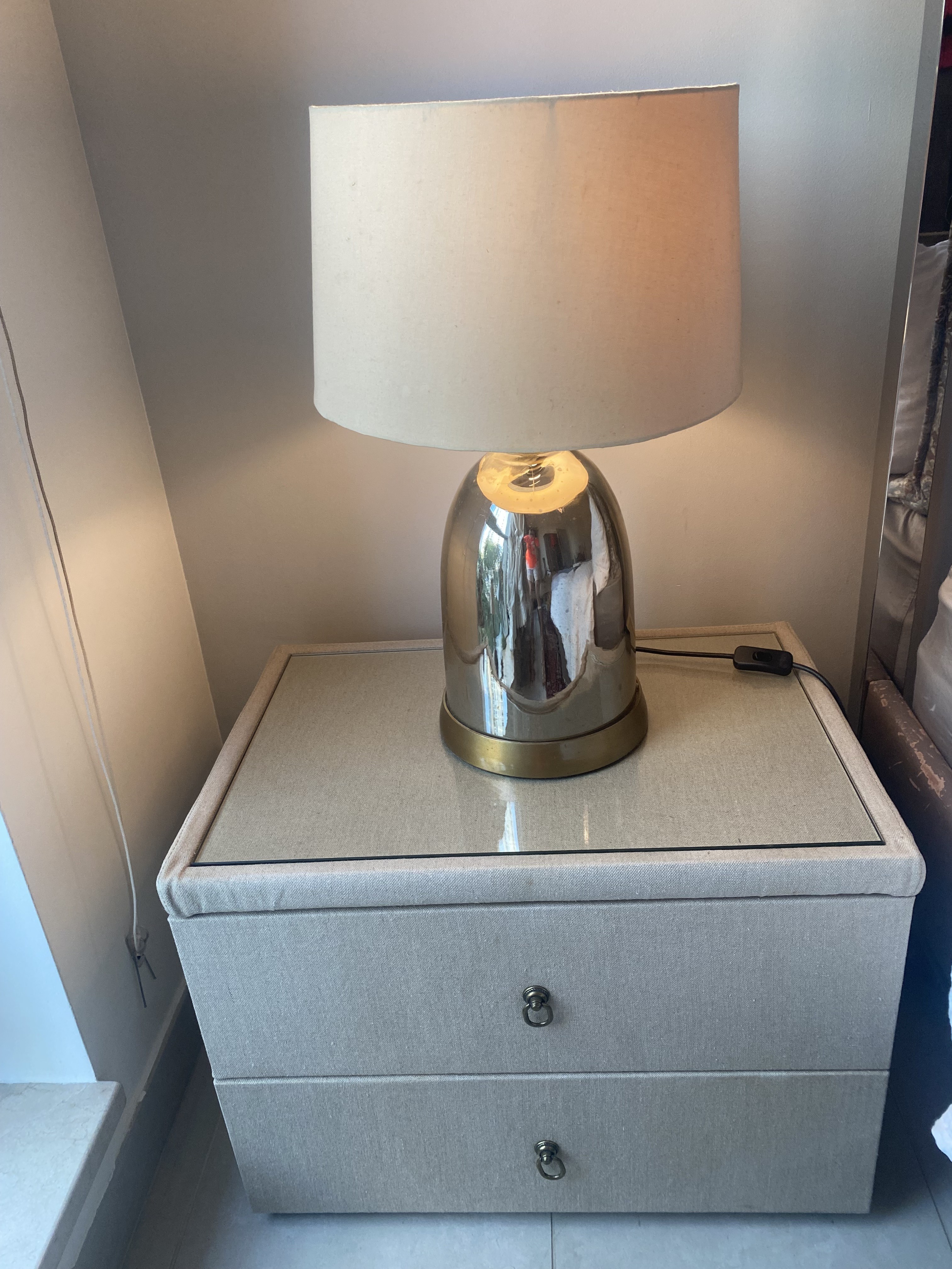 Nightstand/bedside table