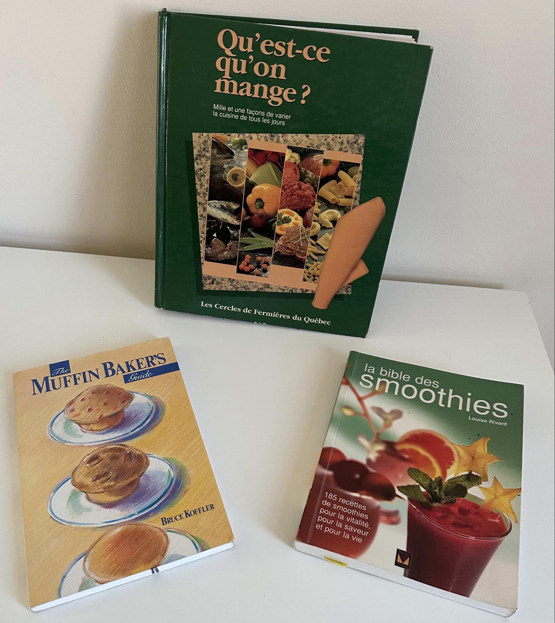 Cooking Books: Qu'est-ce qu'on mange?, La Bible des Smoothies, and Muffin Baker's Guide-in Perfect Condition