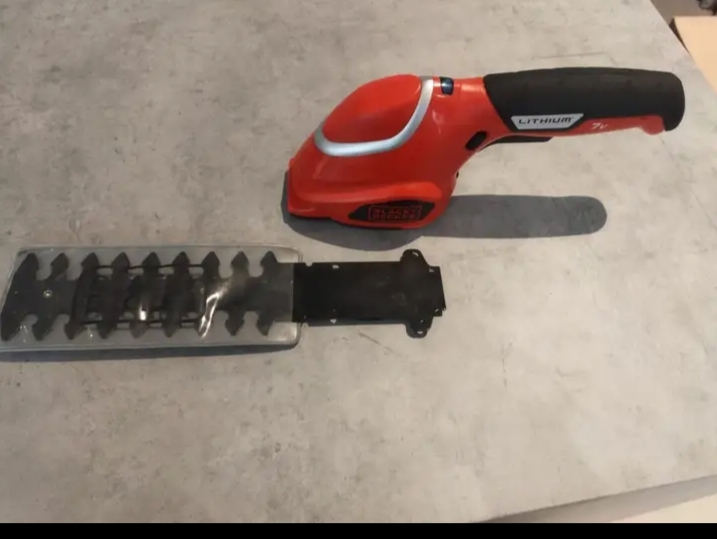 Black & Decker GSL700 Lawn Cutter