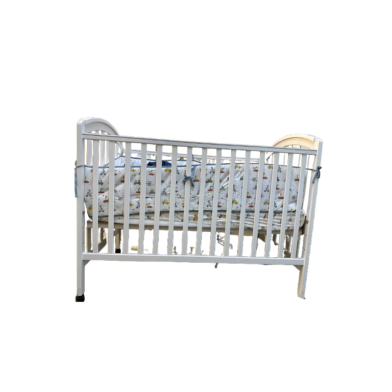 Centerpoint Wooden Crib with 5-Piece Juniors Crib Set